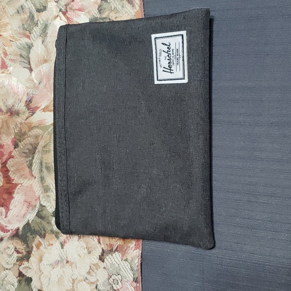 HERSCHEL  Business Class Amenity Bag.